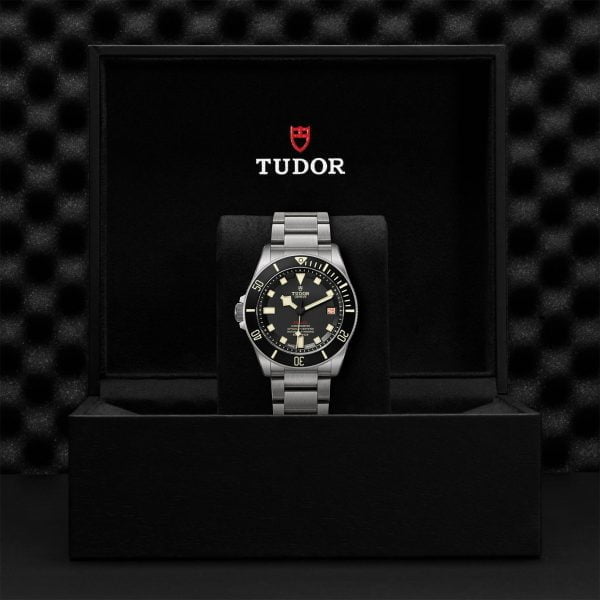 M25610TNL 0001 tudor watch carousel 4 4 10 2023 1